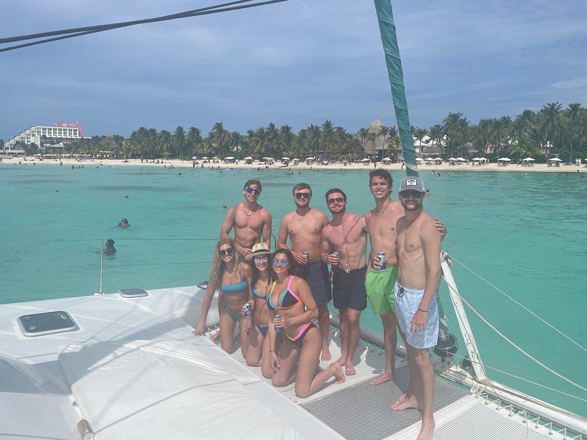 Group portrait with the beach behind